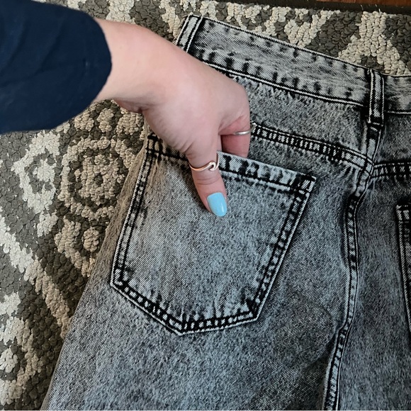 High Waist Ripped Raw Hem Cropped Jeans - Picture 9 of 12